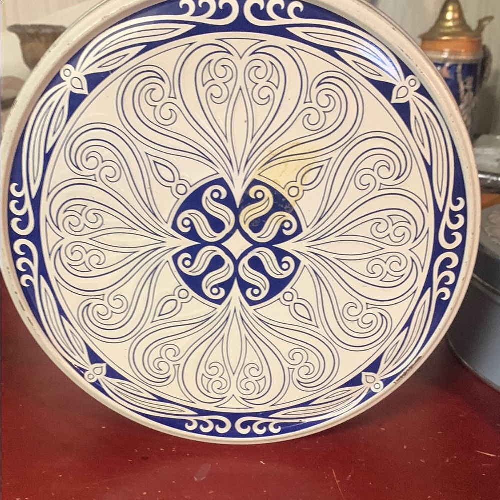 Blue and White Decorative tin